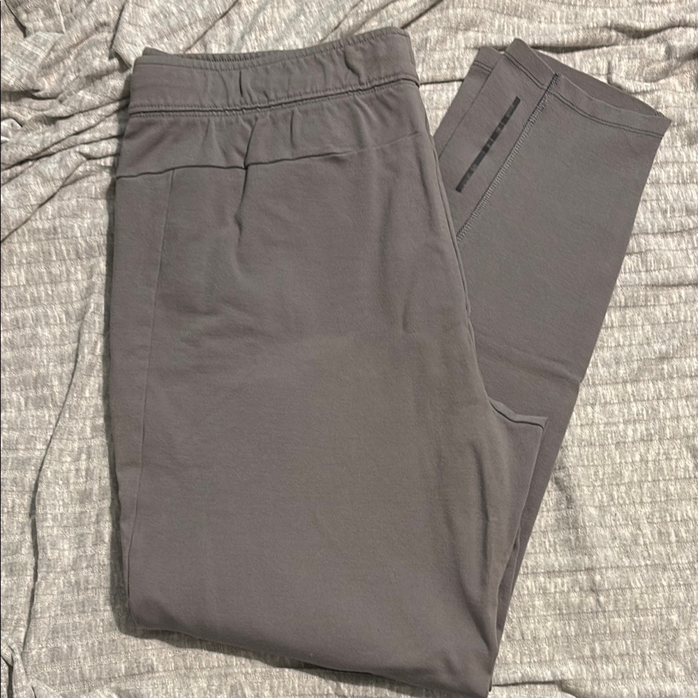 Russell Athletic Gray Sweatpants with Tapered Jogger Fit